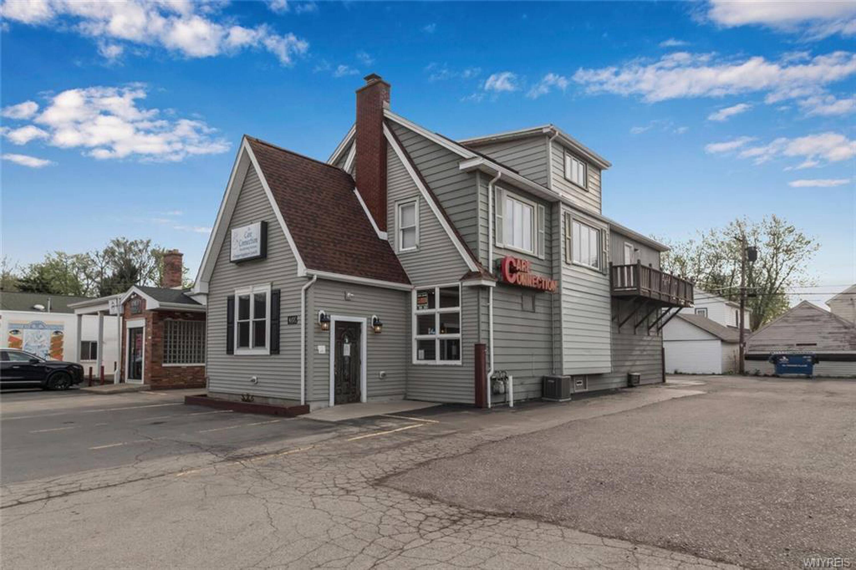 3991 Harlem Rd, Amherst, NY 14226