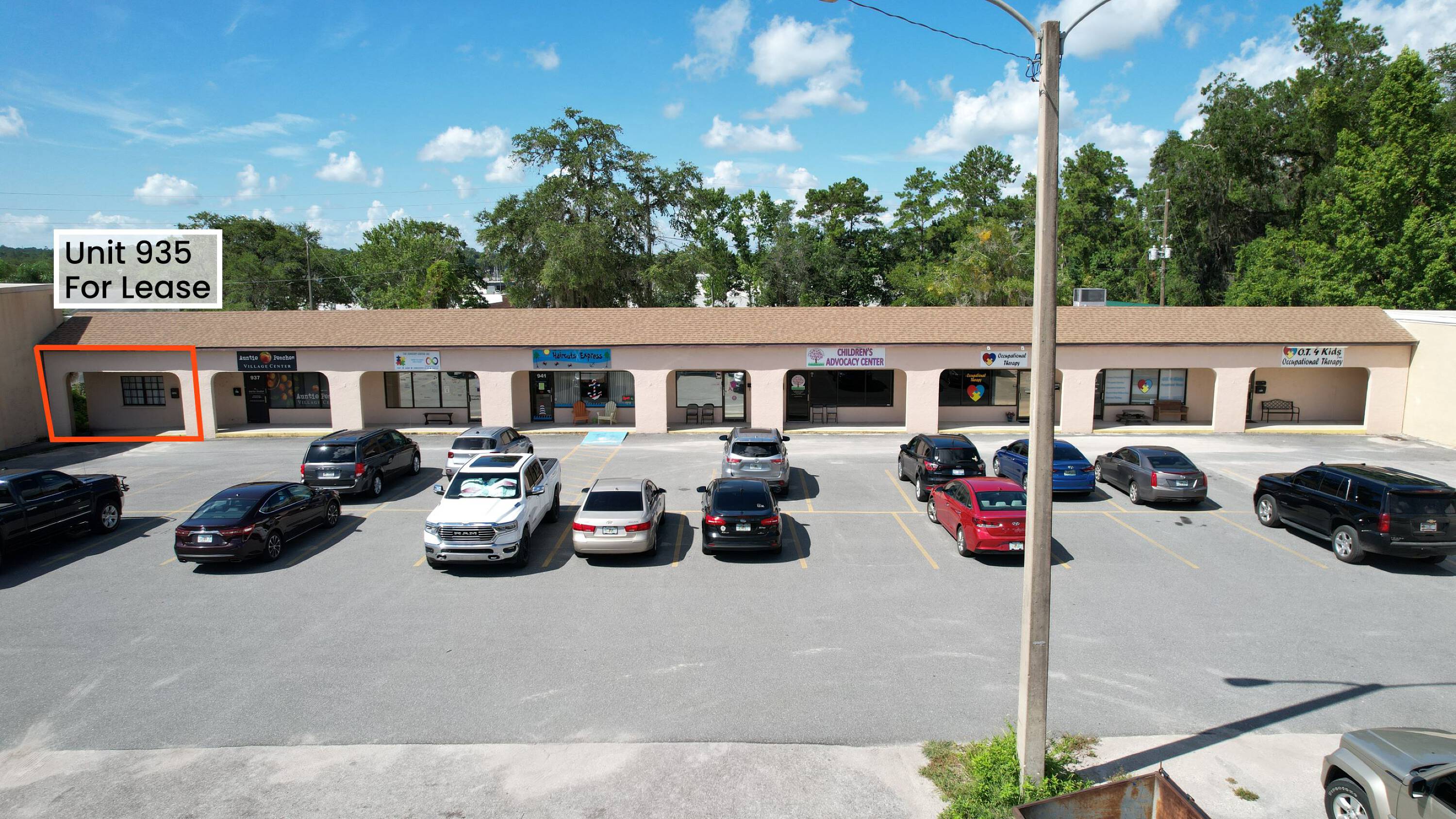 951 Candlelight Blvd, Brooksville, FL 34601