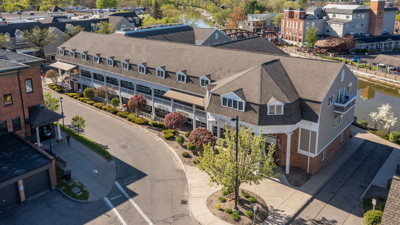 100 Packetts Landing, Fairport, NY 14450