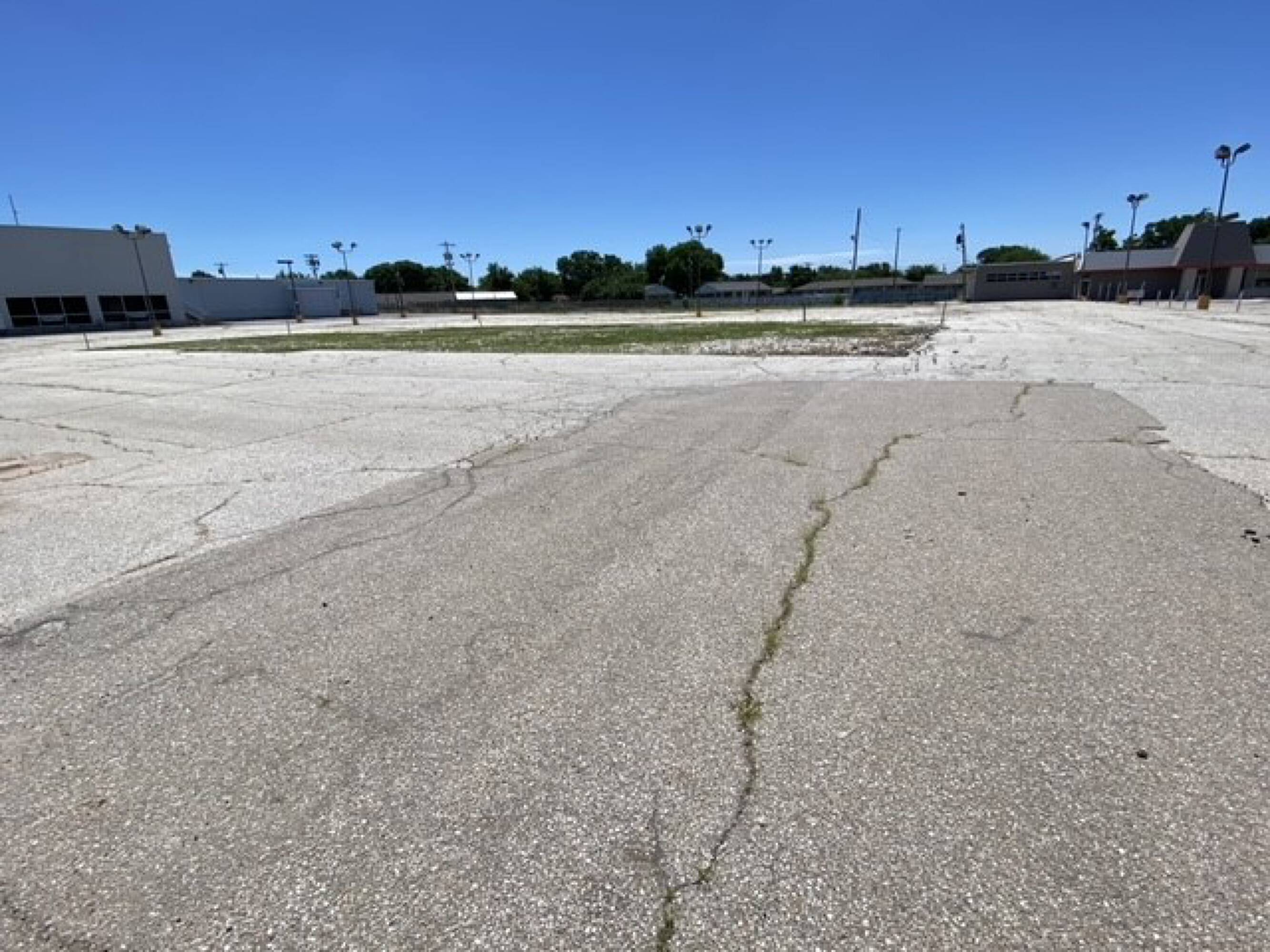 6501 East Kellogg, Wichita, KS 67207