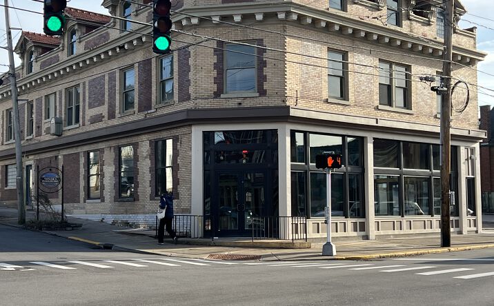 Pictures of Retail property located at 240 Fairfield Ave, Bellevue, KY 41073 for lease - image #1