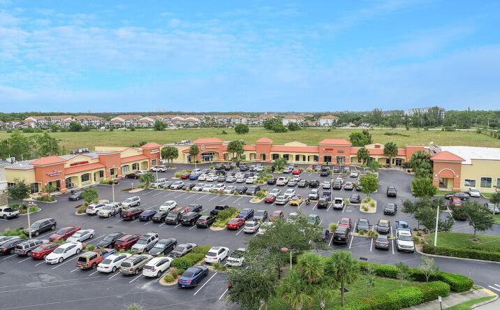 Pictures of Retail property located at 4379 Colonial Blvd, Fort Myers, FL 33916 for lease - image #1