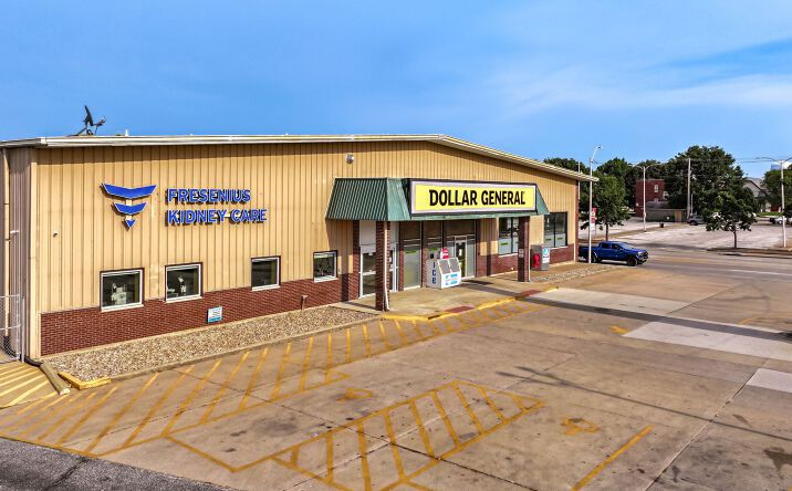 Pictures of Retail property located at 212 E Calhoun St, Macomb, IL 61455 for lease - image #1