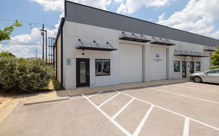 Pictures of Retail, Office, Industrial property located at 2020 N Bell Blvd, Cedar Park, TX 78613 for lease - image #1