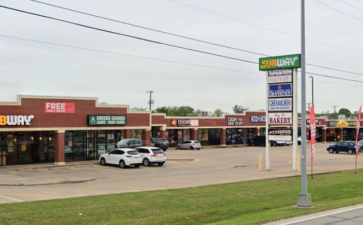 Pictures of Retail property located at 251 SW Wilshire Blvd, Burleson, TX 76028 for lease - image #1