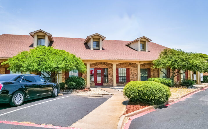Pictures of Office property located at 405 Airport Fwy, Bedford, TX 76021 for lease - image #1
