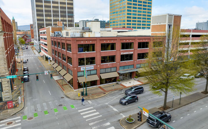 Pictures of Office property located at 631 Broad St, Chattanooga, TN 37402 for lease - image #1