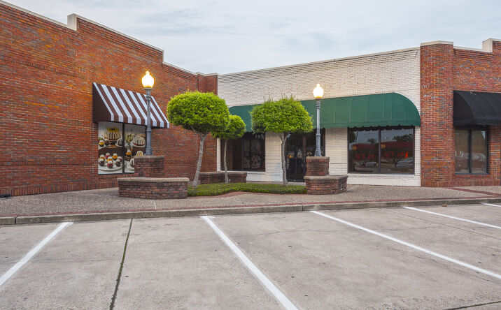 Pictures of Retail, Office property located at 1821 Ave of America, Monroe, LA 71201 for lease - image #1