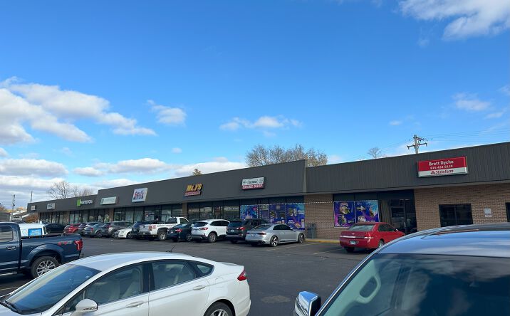 Pictures of Retail, Office, Restaurant property located at 1124 Columbus St, Ottawa, IL 61350 for lease - image #1