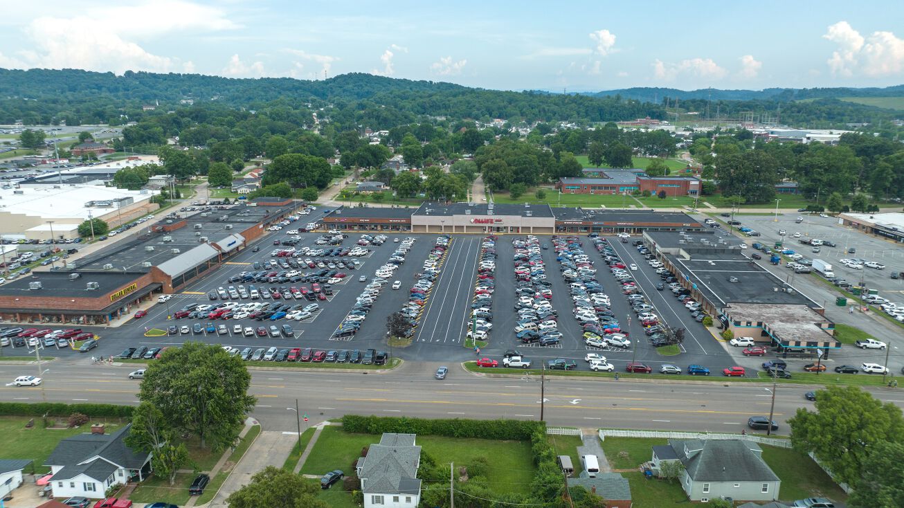 N Eastman Rd, Kingsport, TN 37664 Retail Space for Lease Green