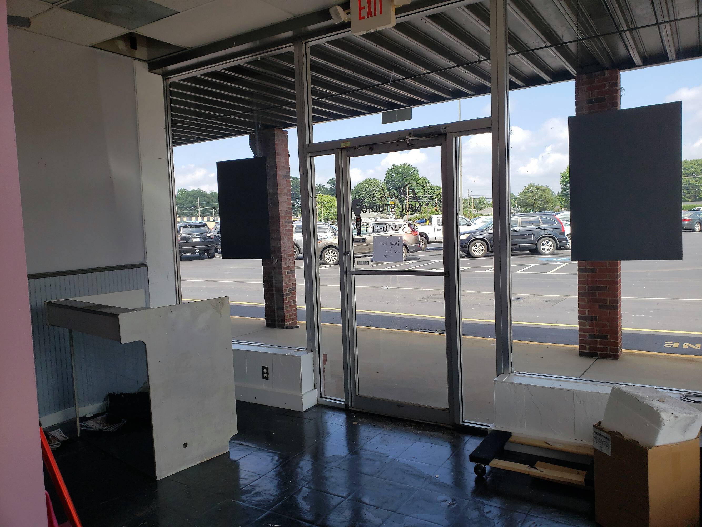 N Eastman Rd, Kingsport, TN 37664 Retail Space for Lease Green