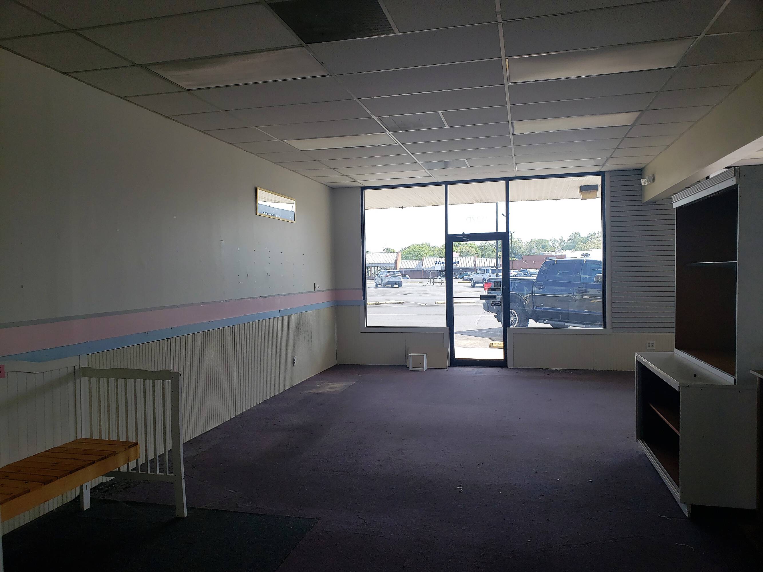 N Eastman Rd, Kingsport, TN 37664 Retail Space for Lease Green