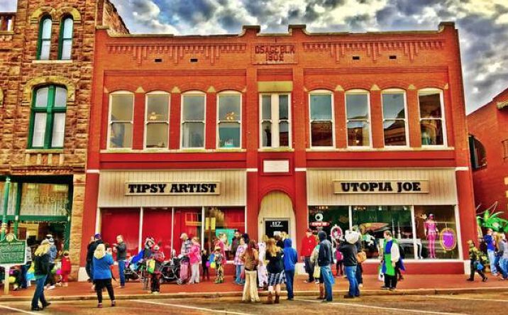 Pictures of Retail, Office, Special Purpose property located at 117 W Harrison Ave, Guthrie, OK 73044 for lease - image #1