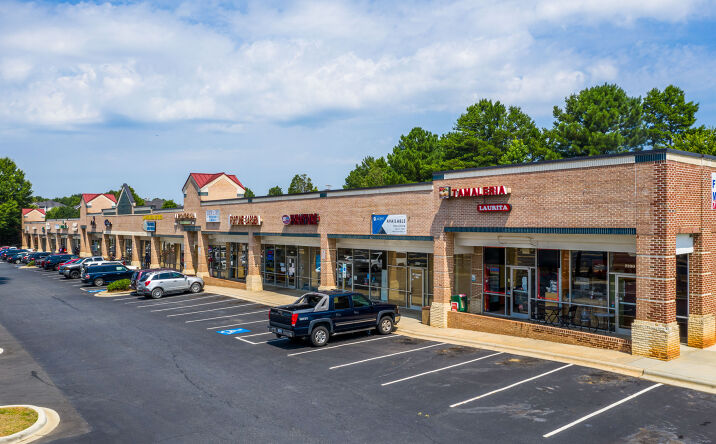 Pictures of Retail property located at 809 E Arrowood Rd, Charlotte, NC 28217 for lease - image #1