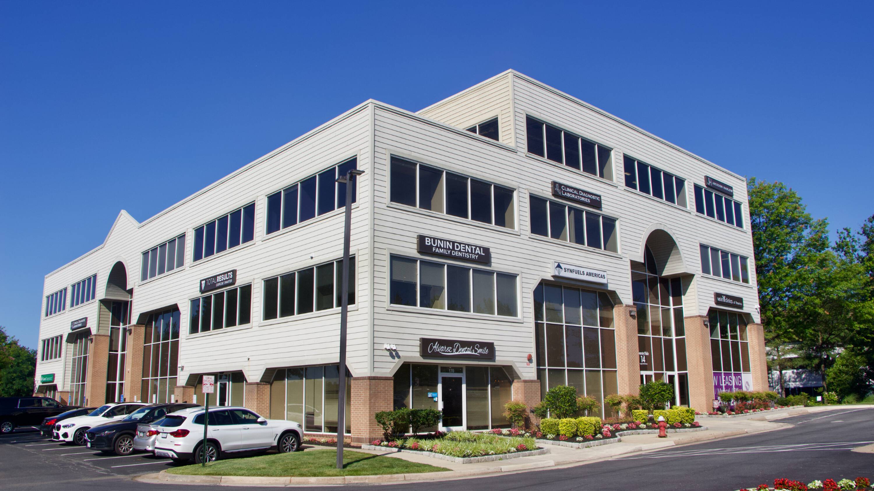 14 Pidgeon Hill Dr, Sterling, VA 20165