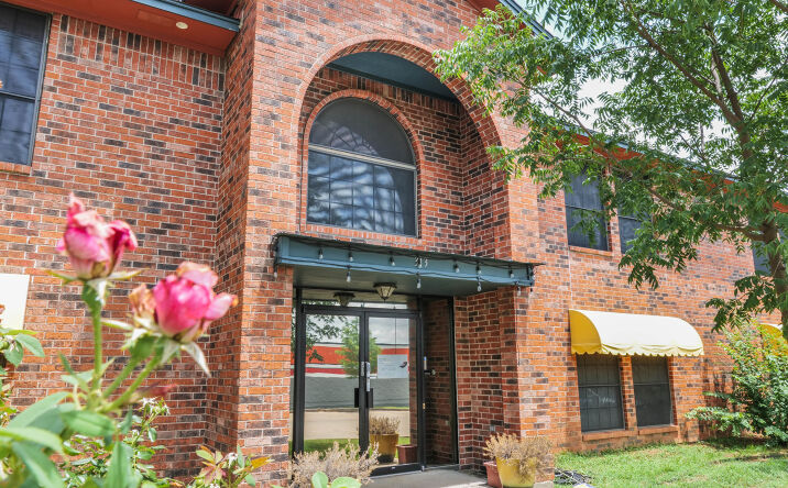 Pictures of Office property located at 313 Harwood Rd, Bedford, TX 76021 for lease - image #1