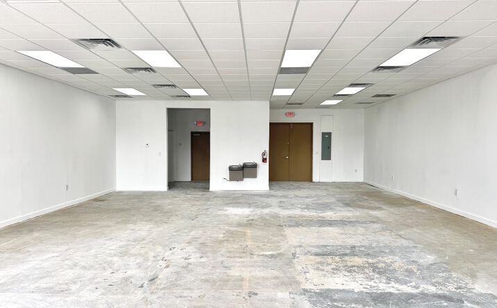 Pictures of Retail property located at 10900 W Flagler St, Miami, FL 33174 for lease - image #1