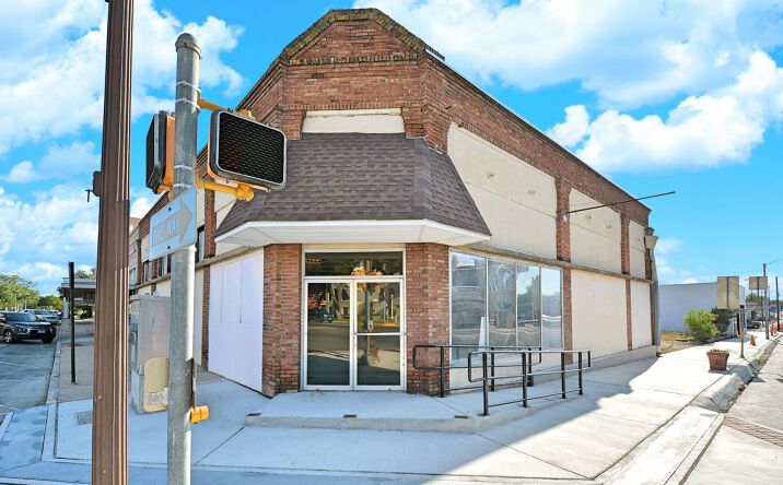 Pictures of Office, Restaurant, Special Purpose property located at 200 E Court St, Seguin, TX 78155 for lease - image #1