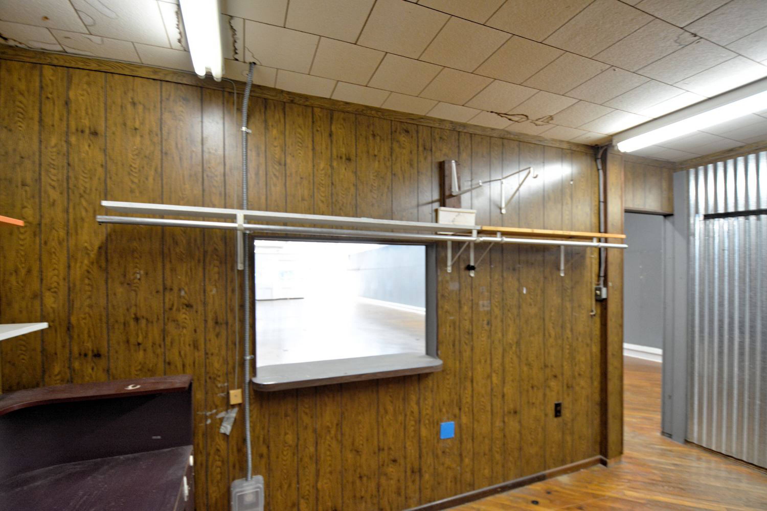 106 N Austin St, Seguin, TX 78155