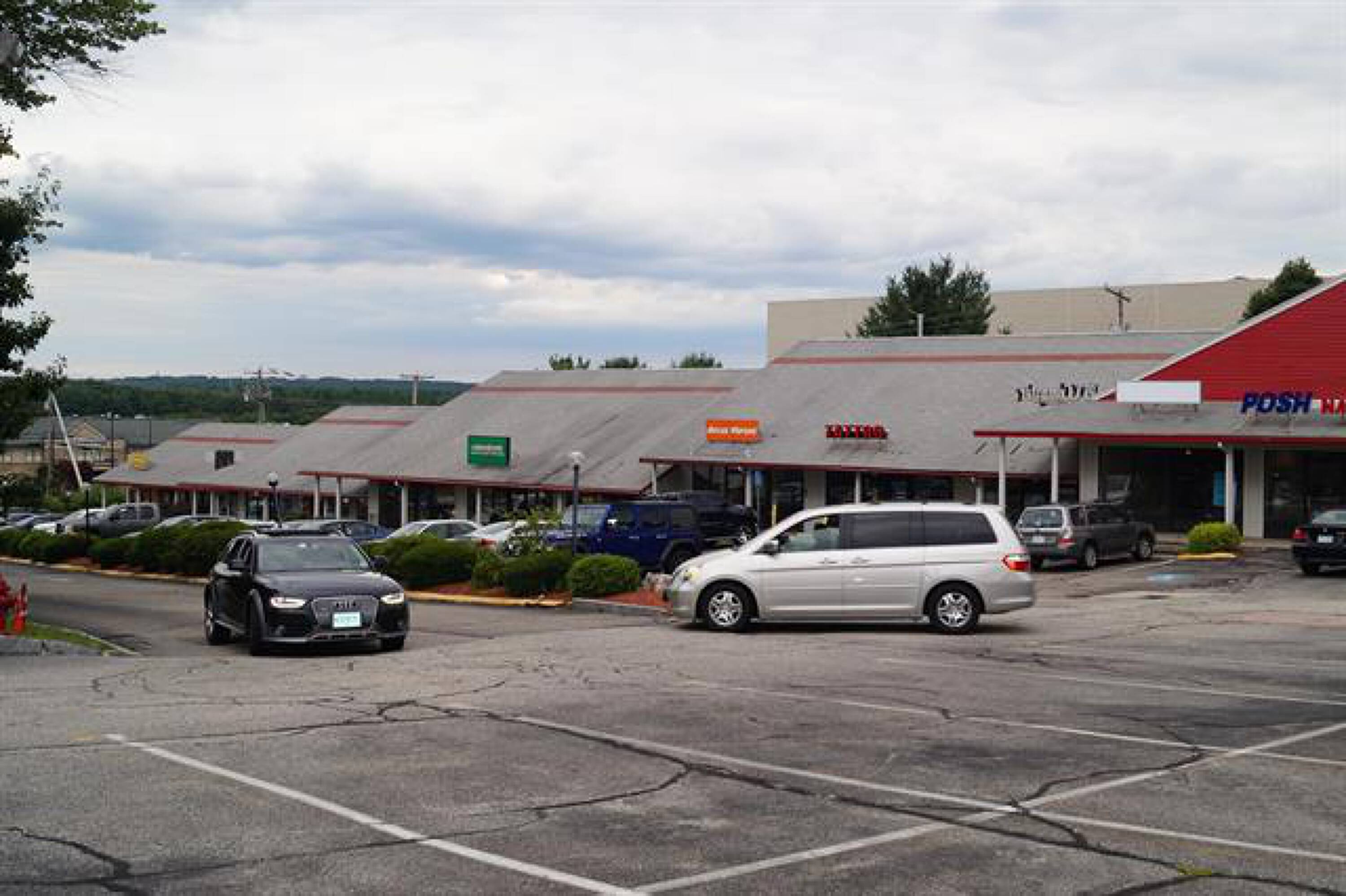 295 Daniel ster Hwy, Nashua, NH 03060