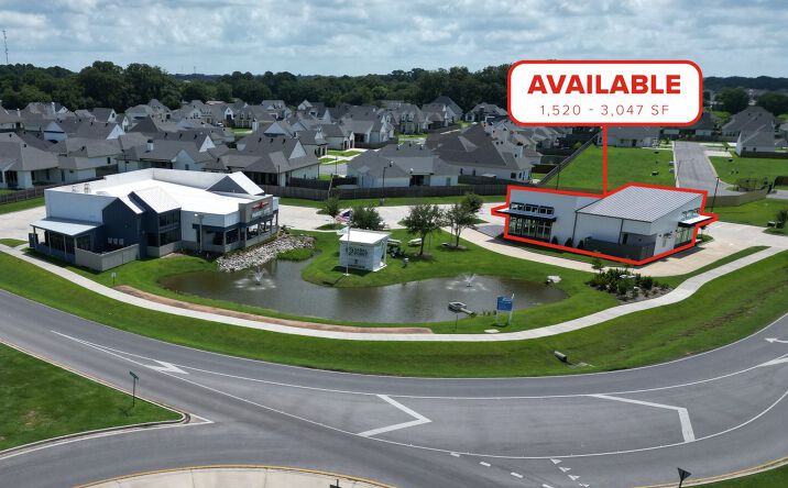 Pictures of Retail property located at 300 W Fairfield Dr, Broussard, LA 70518 for lease - image #1