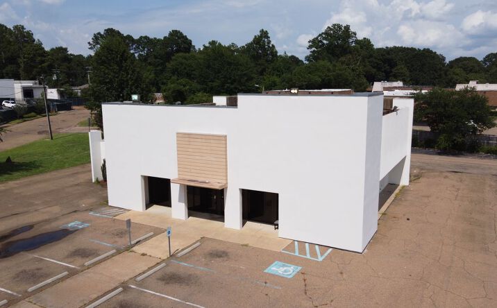 Pictures of Retail property located at 5250 I-55, Jackson, MS 39211 for lease - image #1