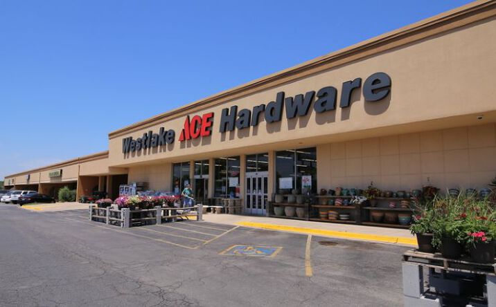 Pictures of Retail property located at 1529 W Britton Rd, The Village, OK 73120 for lease - image #1