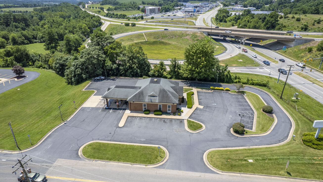 488 Frontier Dr, Staunton, VA 24401 Retail Space for Lease 488