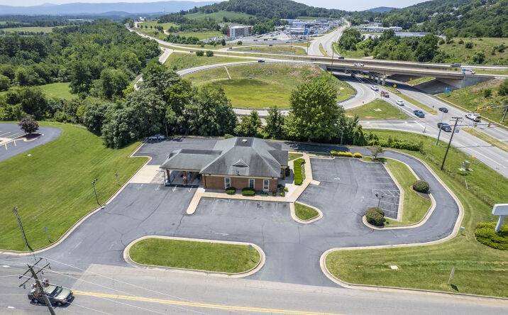 Pictures of Retail, Office, Restaurant property located at 488 Frontier Dr, Staunton, VA 24401 for lease - image #1