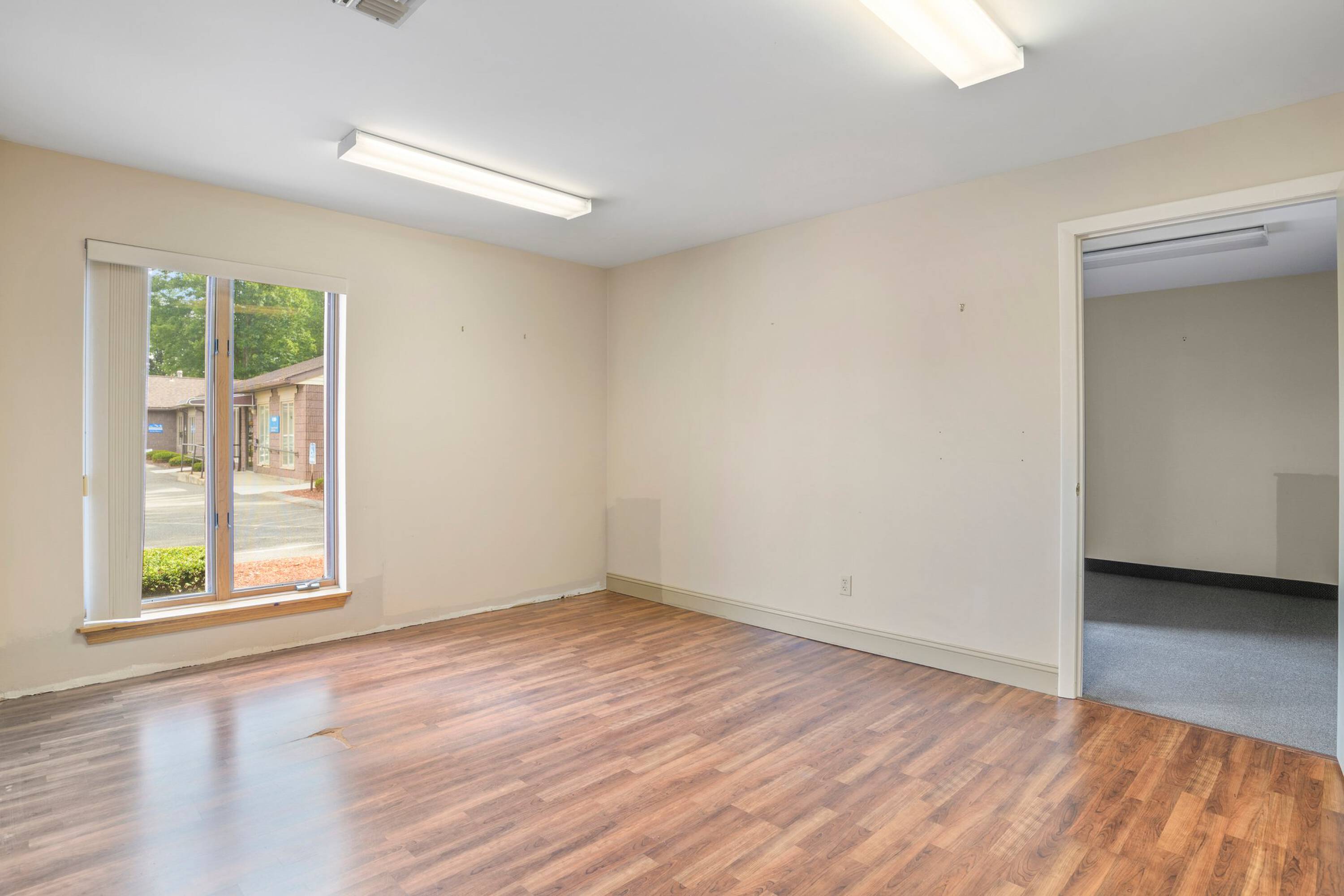 179 Northampton St, Easthampton, MA 01027