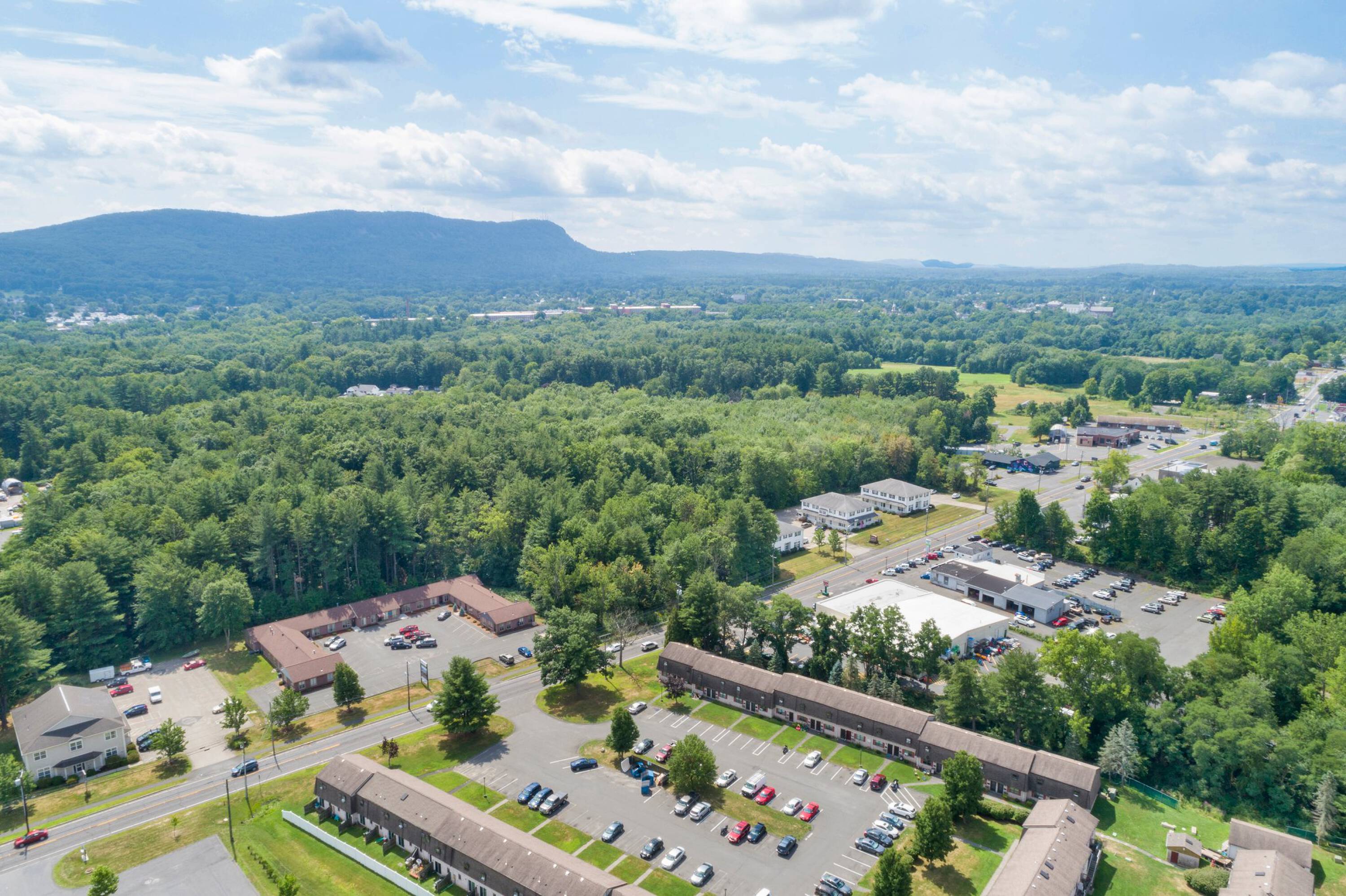 179 Northampton St, Easthampton, MA 01027