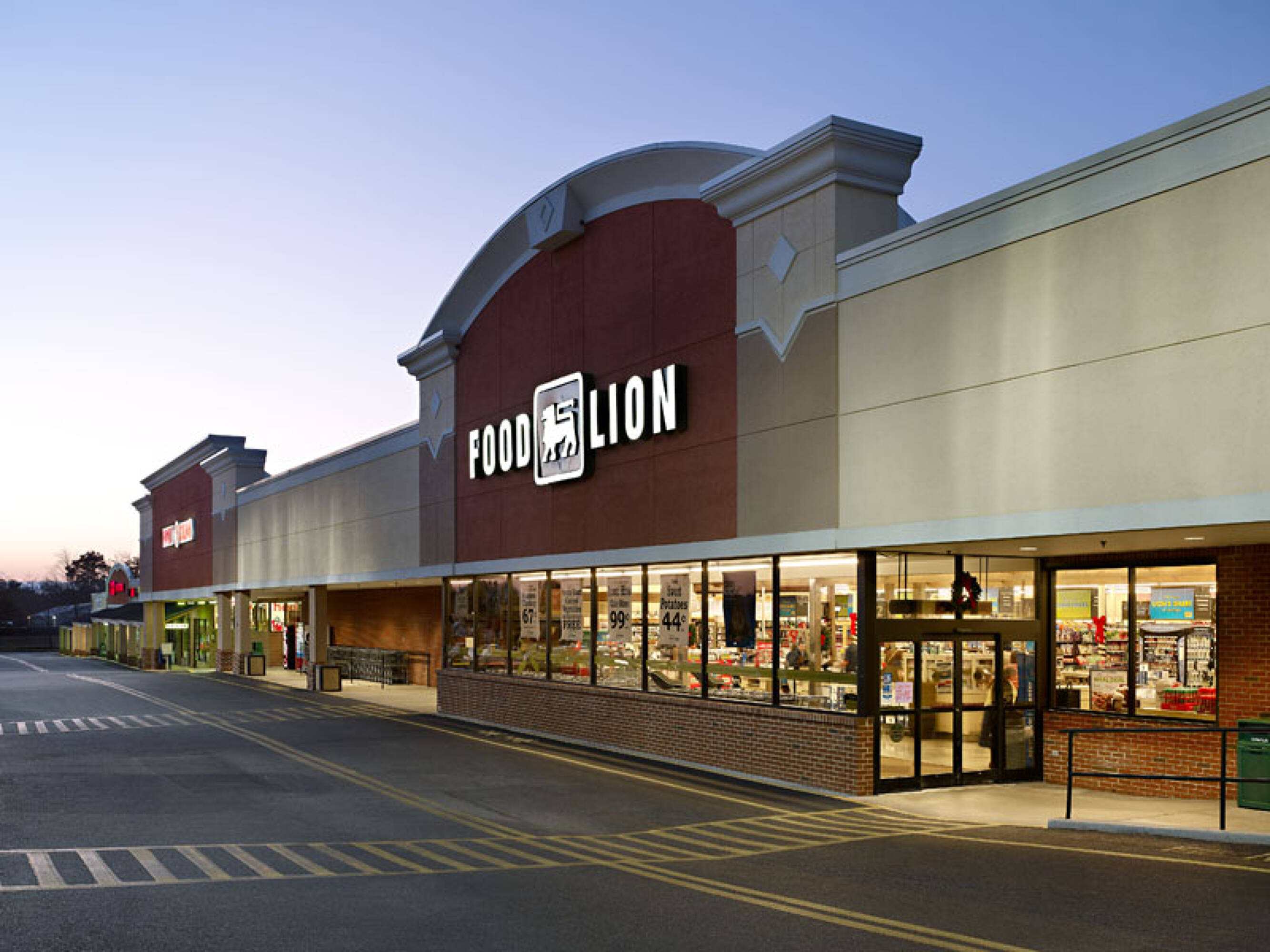 1952 E Washington Ave, Vinton, VA 24179