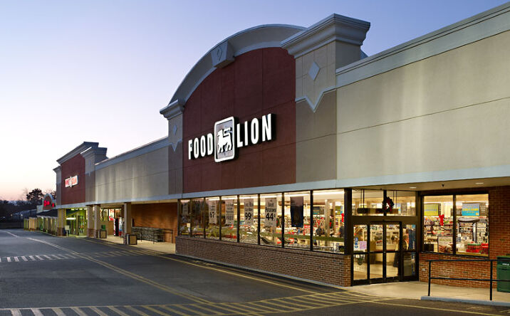 Pictures of Retail property located at 1952 E Washington Ave, Vinton, VA 24179 for lease - image #1