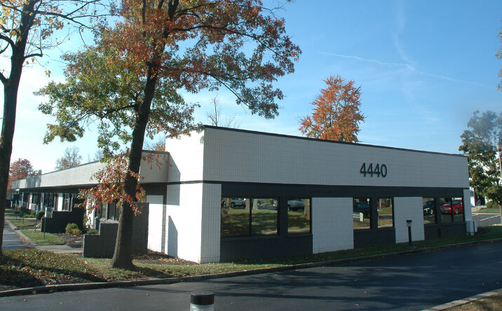 Pictures of Office, Industrial property located at 4460-4480 Lake Forest Drive, Blue Ash, OH 45242 for lease - image #1