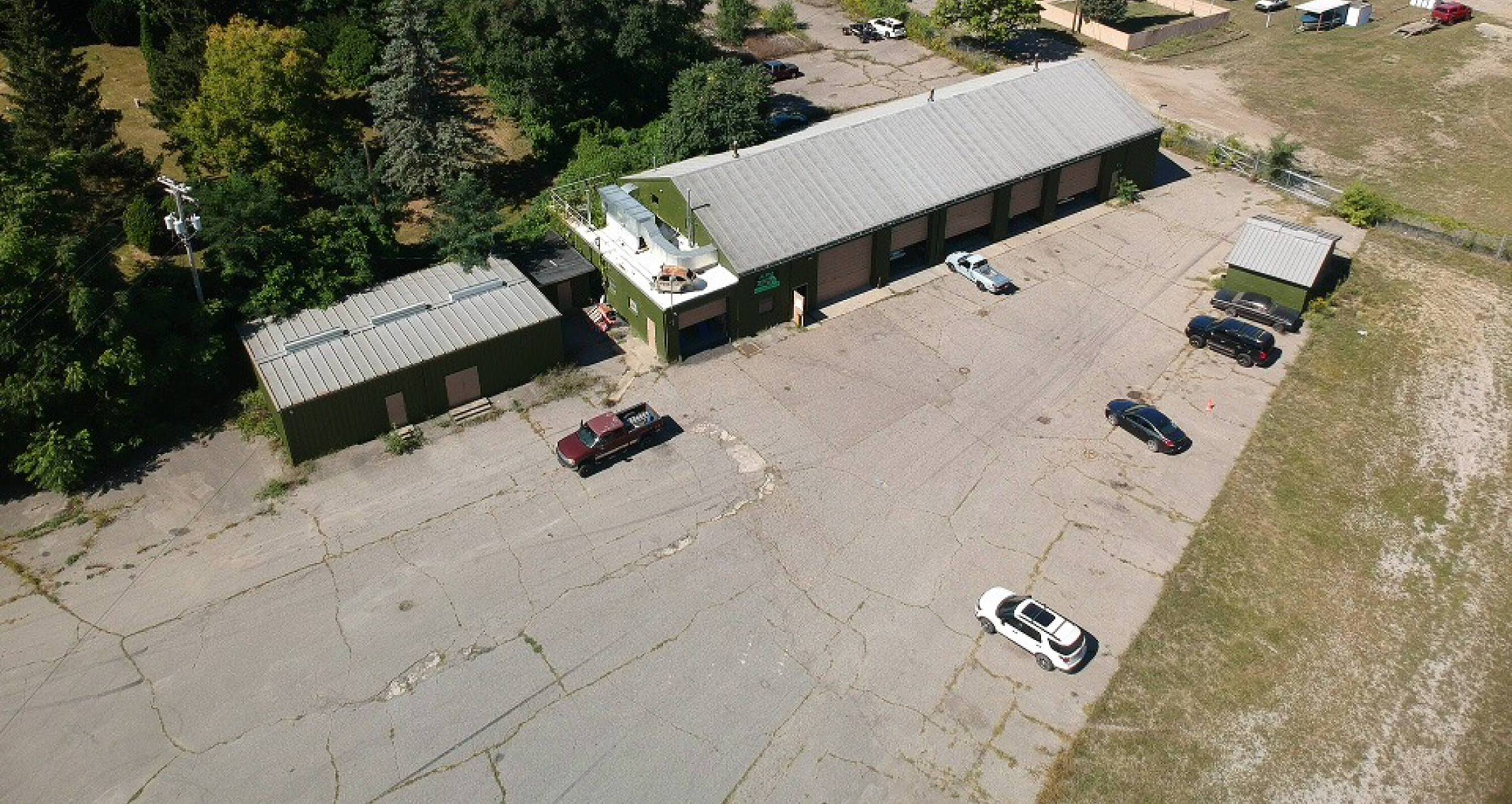 1101 Chavez Dr, Flint, MI 48503