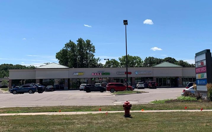 Pictures of Retail, Office, Restaurant property located at 23471-23495 Eureka Road, Taylor, MI 48180 for lease - image #1