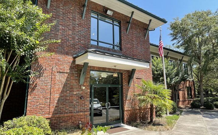 Pictures of Office property located at 884 Allbritton Blvd, Mt Pleasant, SC 29464 for lease - image #1