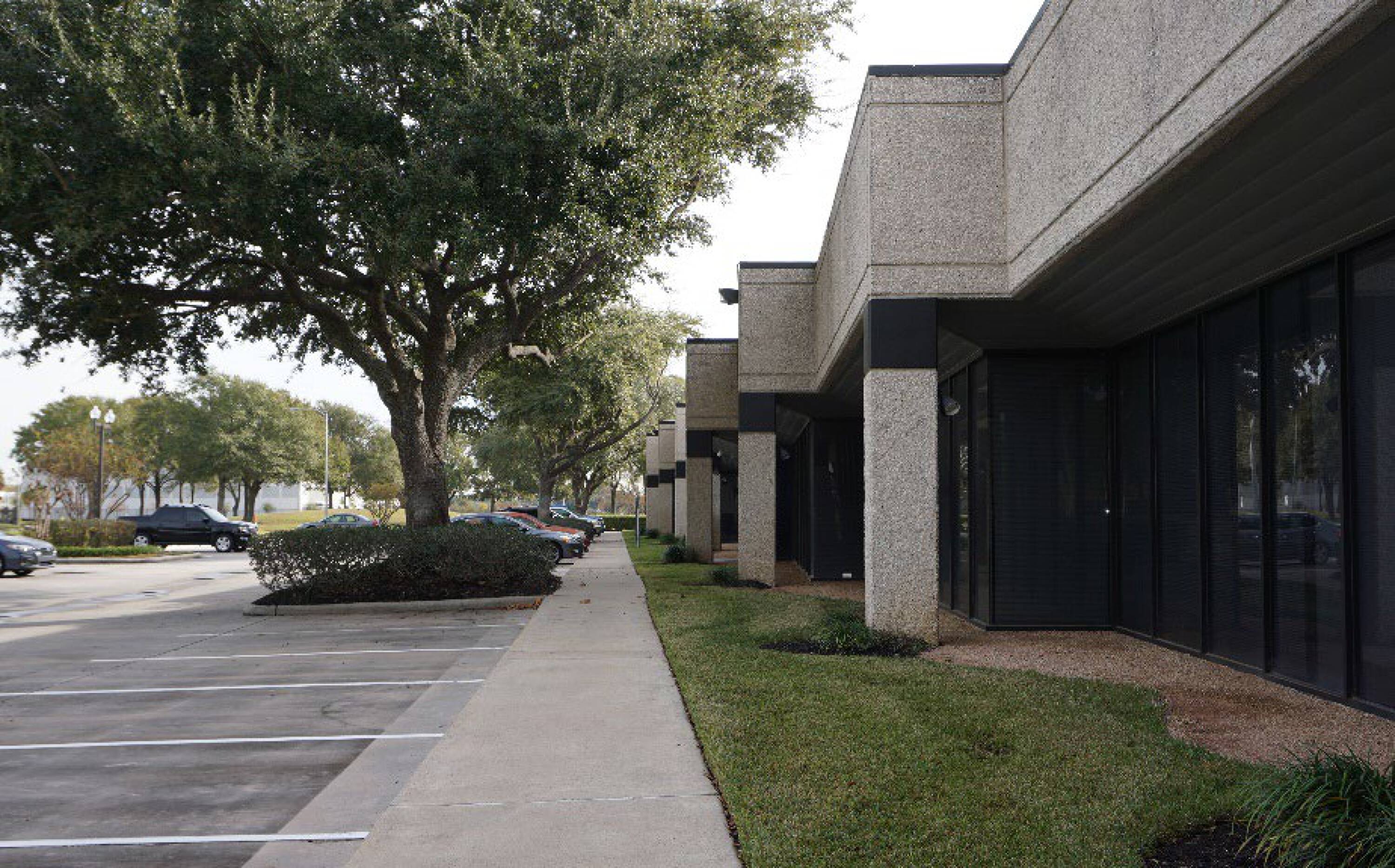 500 Century Plaza Dr, Houston, TX 77073