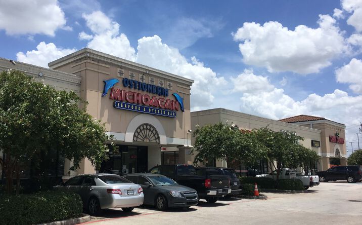 Pictures of Retail property located at 5819-5823 Gulf Freeway, Houston, TX 77023 for lease - image #1