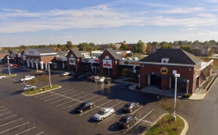 Pictures of Retail property located at 900 E Battlefield Rd, Springfield, MO 65807 for lease - image #1