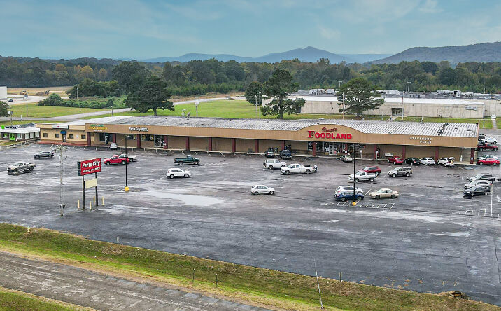 Pictures of Retail property located at 42950 US-72, Stevenson, AL 35772 for lease - image #1