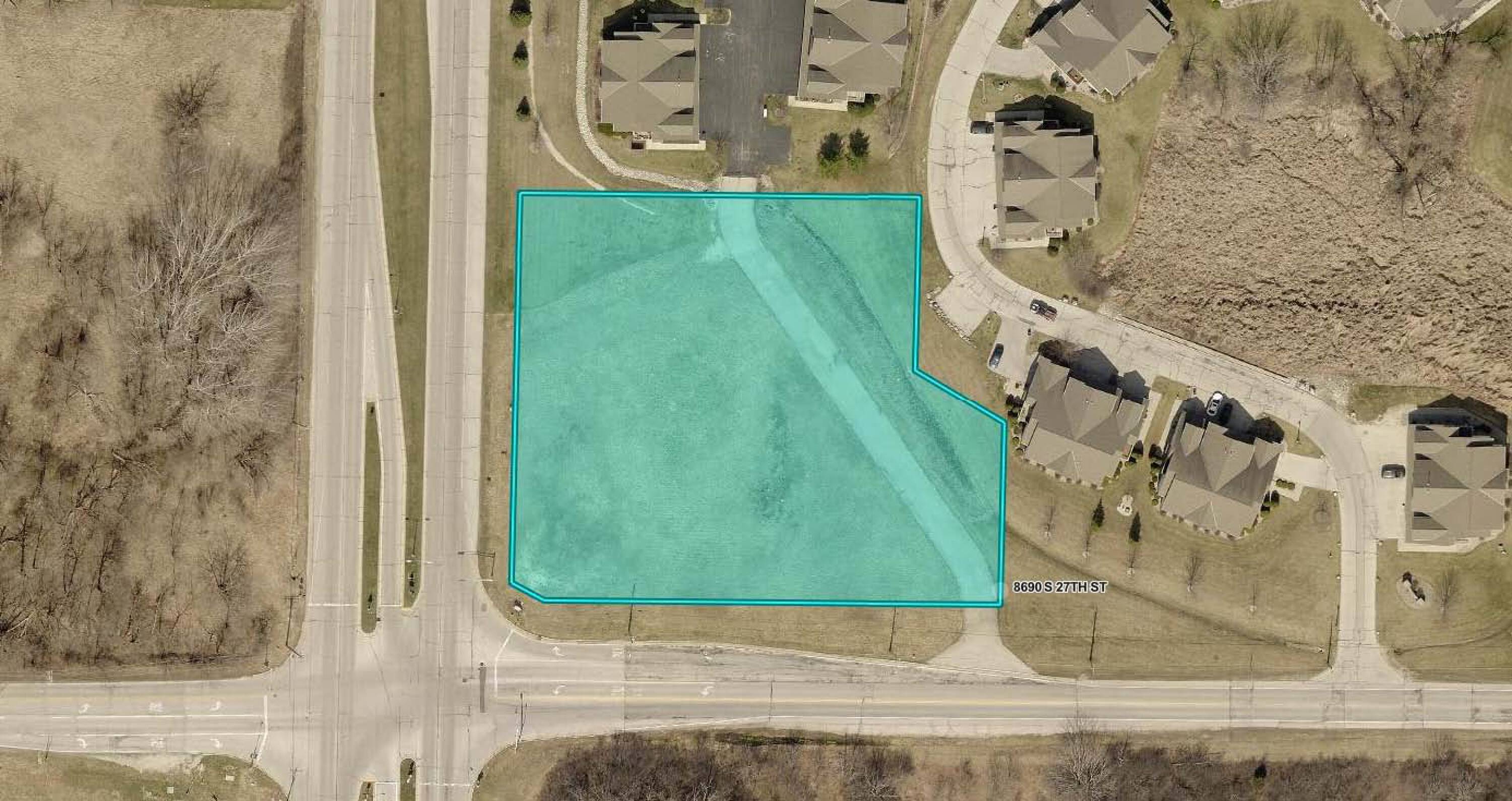 8690 S 27th St, Oak Creek, WI 53154