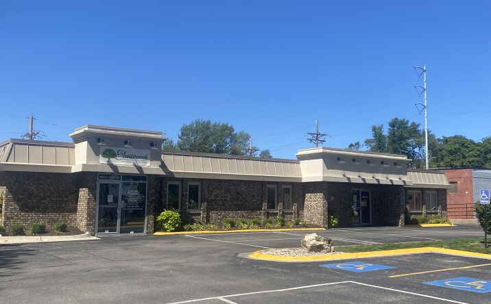 Pictures of Retail, Office, Special Purpose property located at 808 S 52nd St, Omaha, NE 68106 for lease - image #1