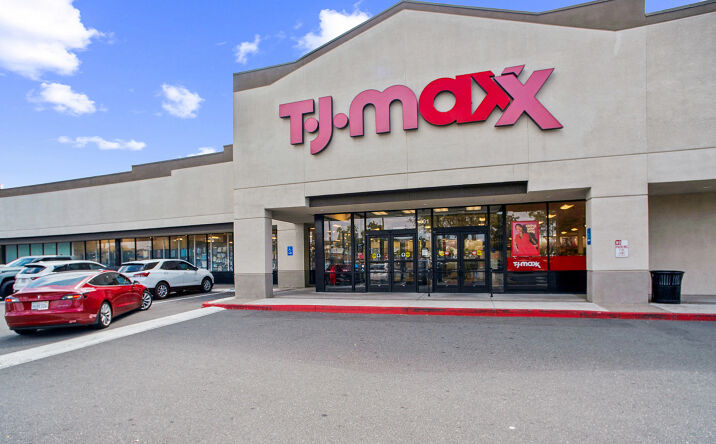 Pictures of Retail, Restaurant property located at 480 N McKinley St, Corona, CA 92879 for lease - image #1