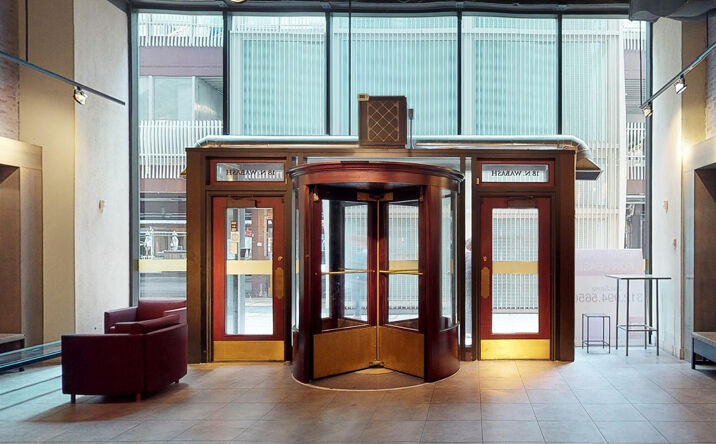 Pictures of Retail property located at 18 N Wabash Ave, Chicago, IL 60602 for lease - image #1