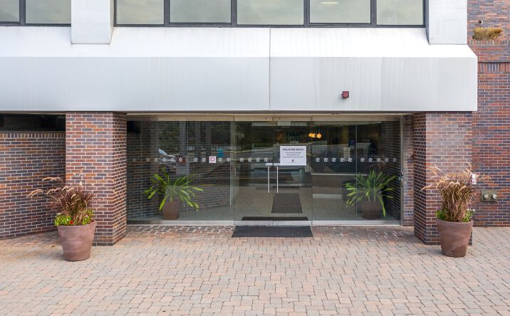 Pictures of Office property located at 1 Garret Mountain Plaza, Woodland Park, NJ 07424 for lease - image #1