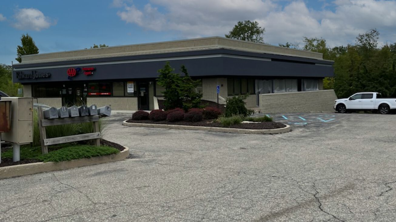 4582 W River Dr NE, Comstock Park, MI 49321 Retail Space for Lease