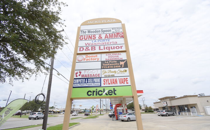 Pictures of Retail, Office, Special Purpose property located at 1101 S Broadway St, La Porte, TX 77571 for lease - image #1