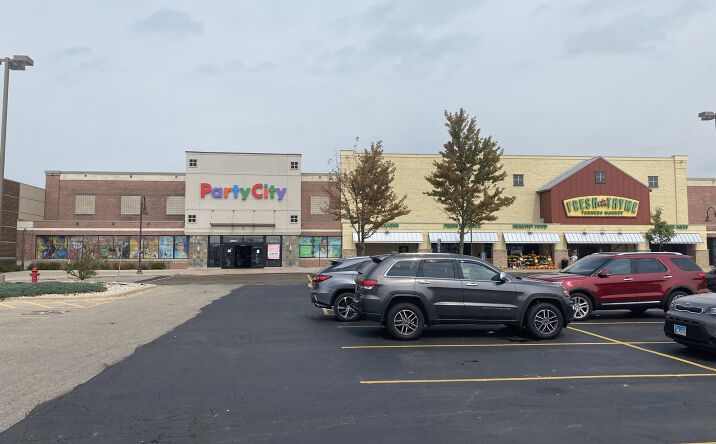 Pictures of Retail property located at 5360 Northwest Hwy, Crystal Lake, IL 60014 for lease - image #1