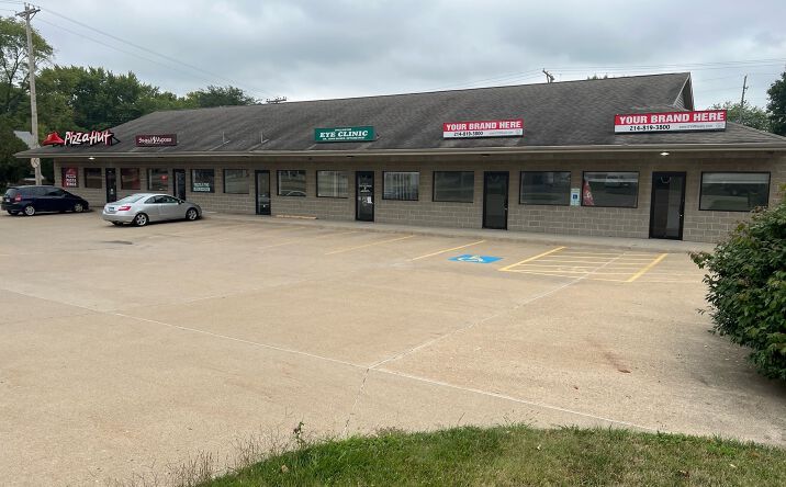Pictures of Retail, Office, Restaurant property located at 420 N 4th St, Chillicothe, IL 61523 for lease - image #1